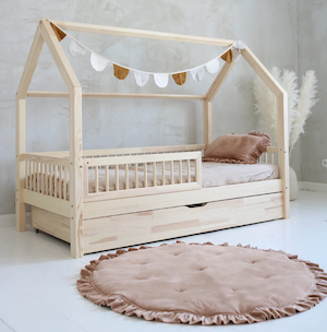 Finn Minitude Nordic hussäng 70x140 naturell med utdragbar förvaringslåda – massiv furu i naturlig träfärg